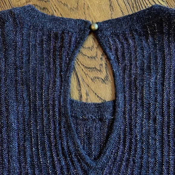 CLUB MONACO elongated pullover sz small, 3/4 sleeve. - Picture 6 of 6